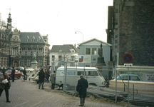 803647 Gezicht op de bouwplaats voor de restauratie van de Domtoren (Domplein) te Utrecht.